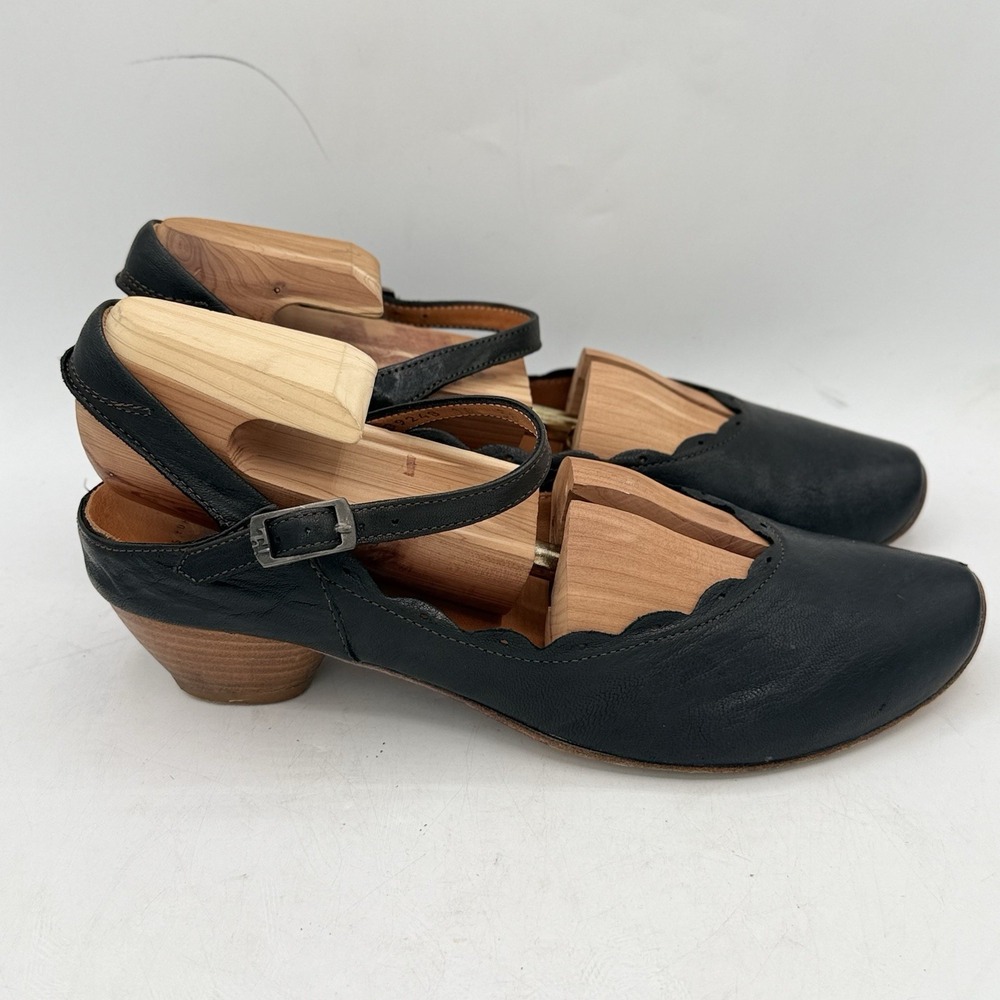 Think! Black Leather Scalloped Mary Jane Low Heel Pumps Italy Womens Size 38 7.5